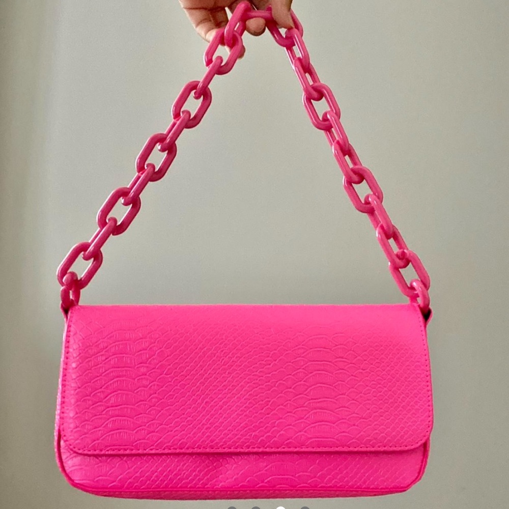 Trendy neon pink shoulder bag
